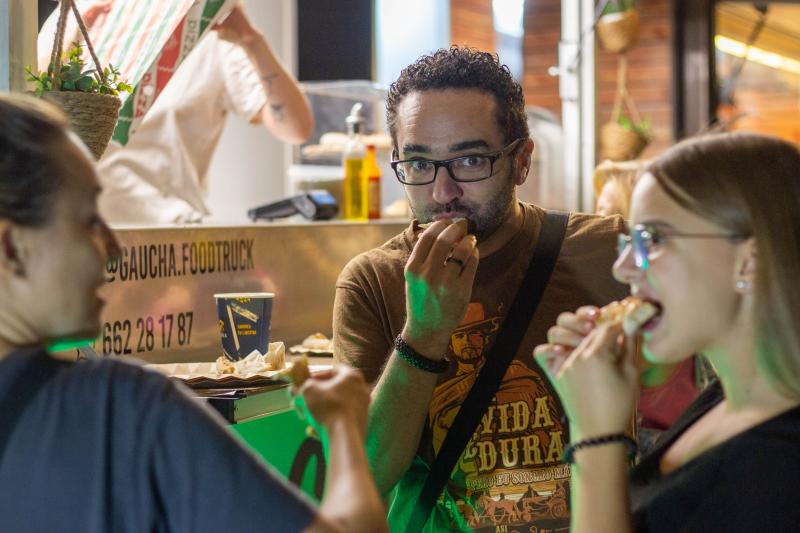 El &#039;Food Street Market&#039; de Torrevieja abre sus puertas en el parque de las Naciones