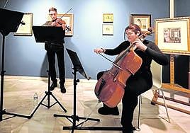 Alumnos del Conservatorio Superior de Música de Murcia ‘Manuel Massotti Littel’ interpretaron la Suite para trío de cuerda ‘La silla’ para conmemorar el centenario de 'La silla' de Ramón Gaya.