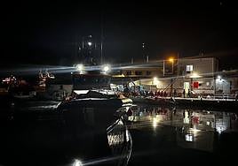 Llevan a puerto a inmigrantes que viajaban en las pateras interceptadas.