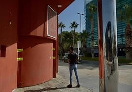 Entrada de la discoteca Maná, en Murcia, precintada la semana pasada por la Policía Local.