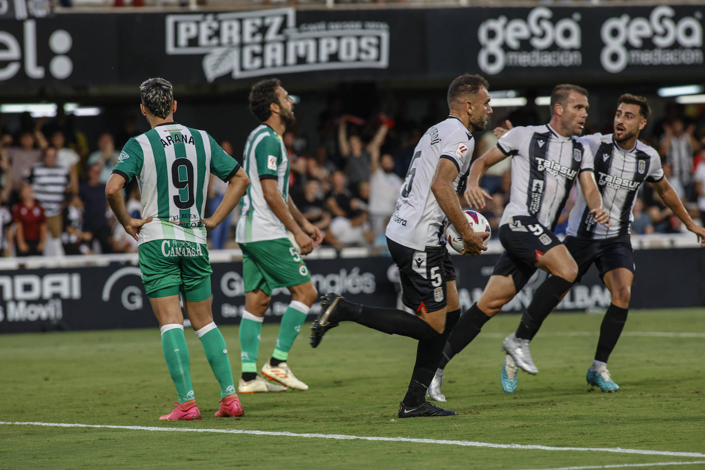 La derrota del Cartagena frente al Racing, en imágenes