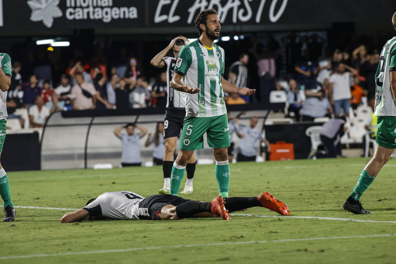 La derrota del Cartagena frente al Racing, en imágenes