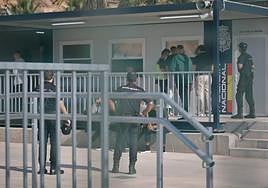 Inmigrantes llegados en patera a la Región, este viernes, en Cartagena.