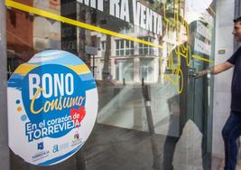 Un usuario entra a un establecimiento listado en la campaña del bono consumo.