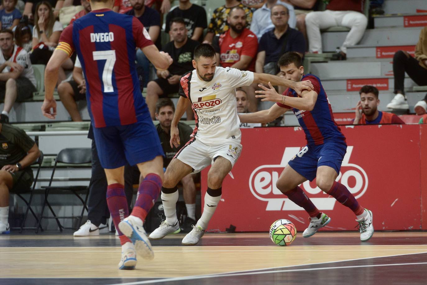 Las imágenes del partido ElPozo-Barça (2-4)