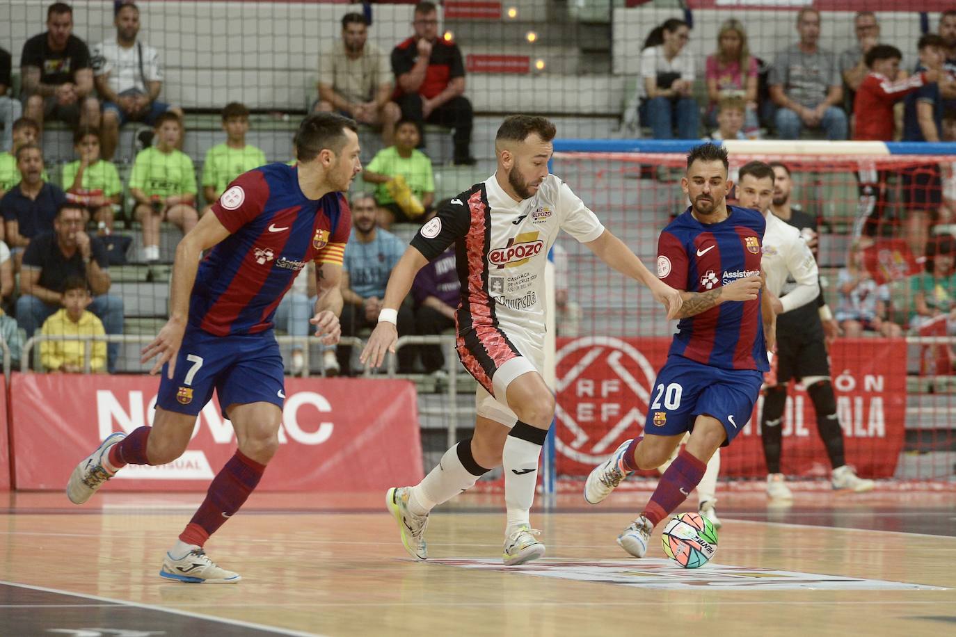 Las imágenes del partido ElPozo-Barça (2-4)