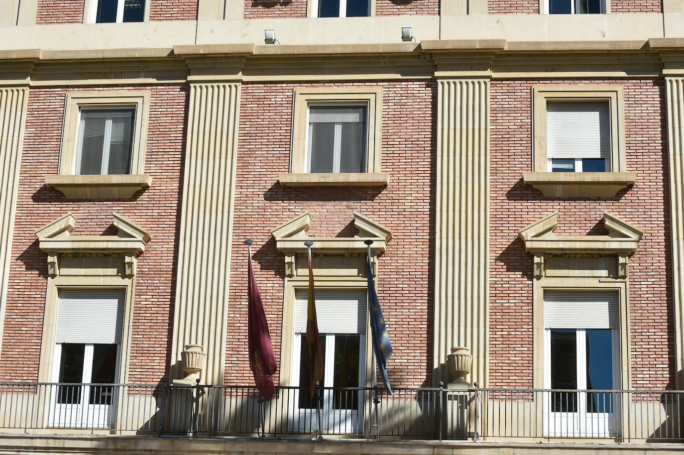 Balcones de la Consejería de Hacienda.