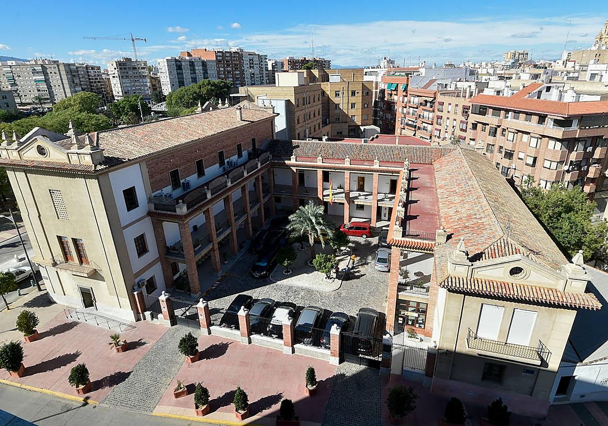 Sede de la Delegación de Defensa, en el paseo de Garay, uno de los conjuntos que aspiran a entrar en el inventario.