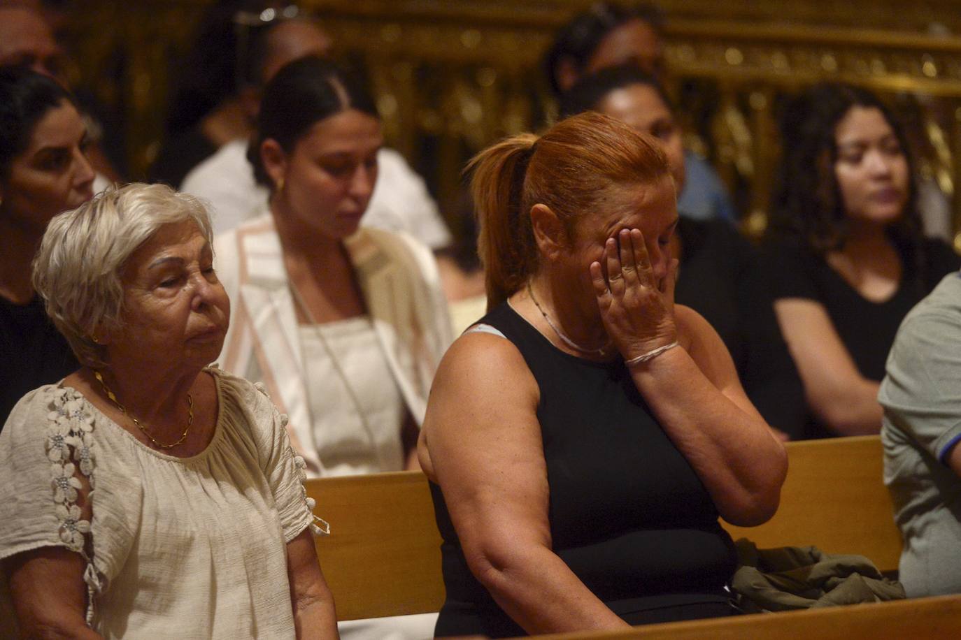 Las imágenes del funeral en la Catedral por los 13 de Atalayas