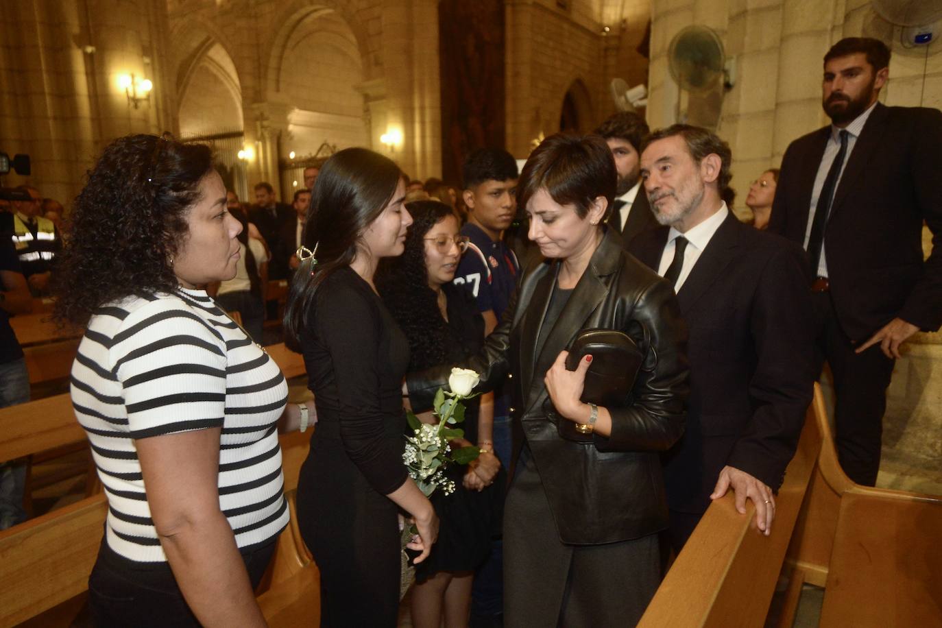 Las imágenes del funeral en la Catedral por los 13 de Atalayas