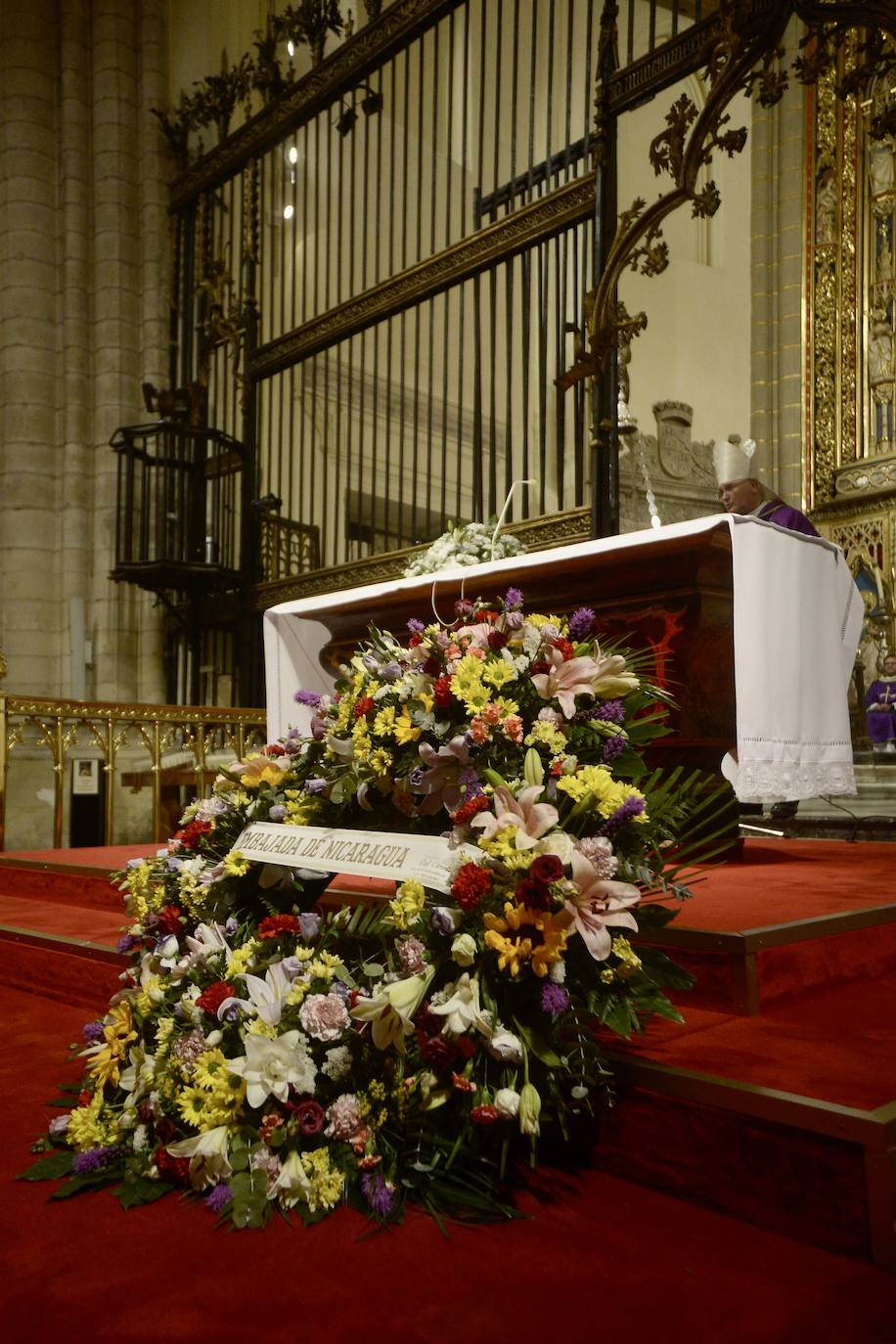 Las imágenes del funeral en la Catedral por los 13 de Atalayas