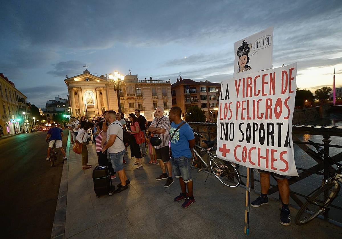 Vuelven las protestas al Puente Viejo de Murcia