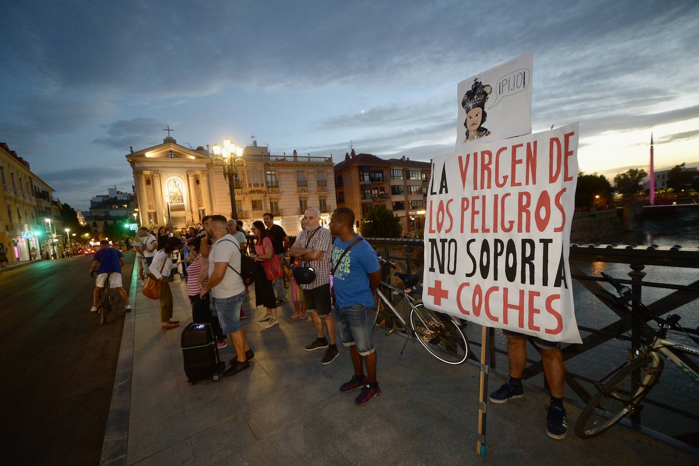Vuelven las protestas al Puente Viejo de Murcia