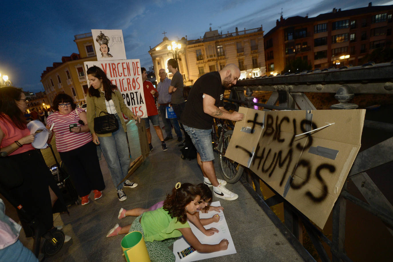 Vuelven las protestas al Puente Viejo de Murcia