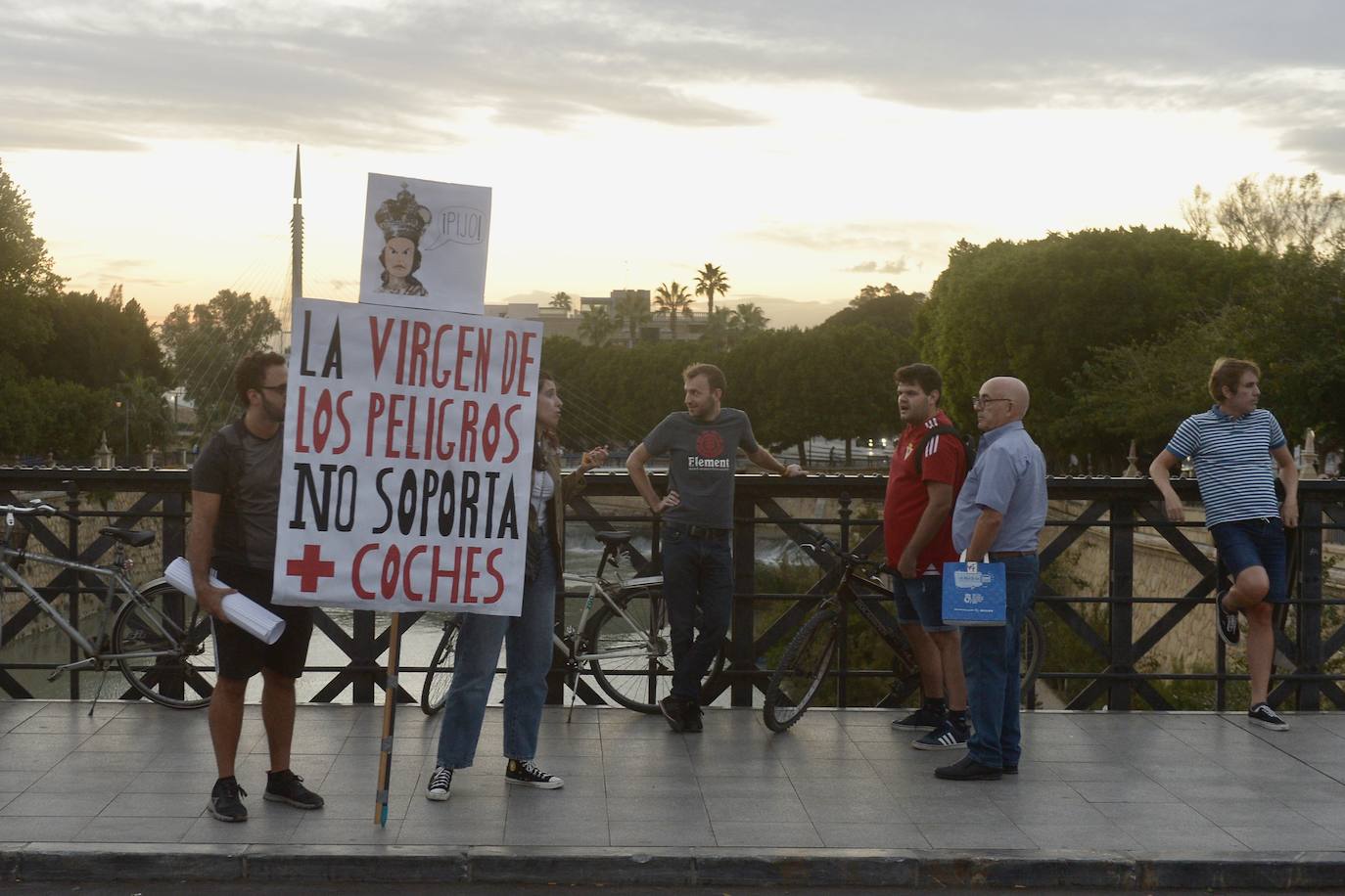 Vuelven las protestas al Puente Viejo de Murcia