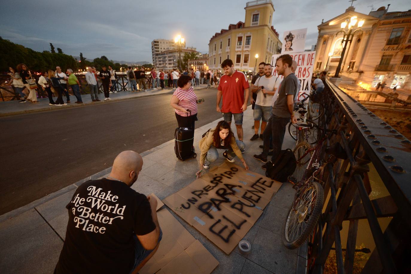 Vuelven las protestas al Puente Viejo de Murcia