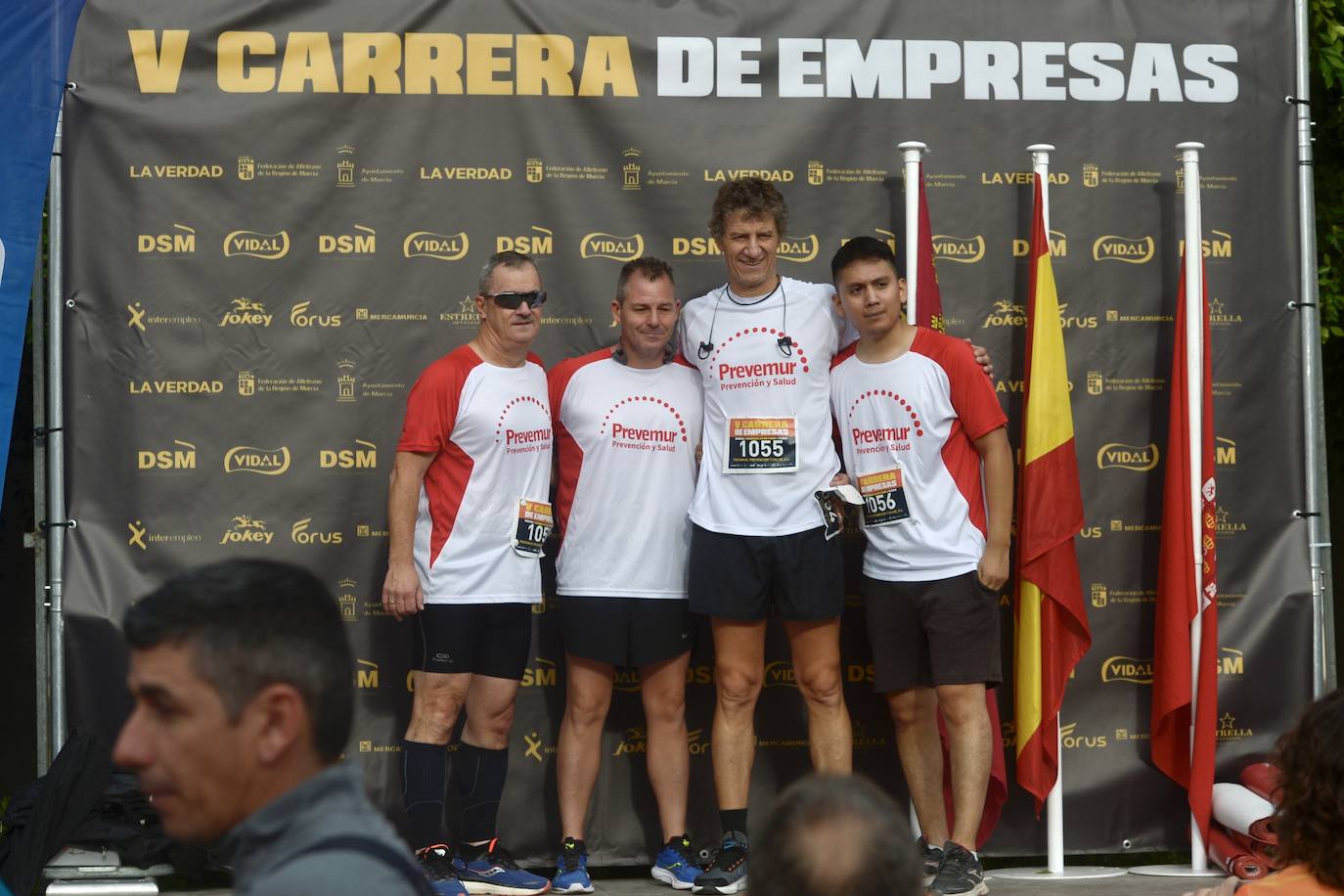 El podio de los participantes en la Carrera de Empresas de Murcia 2023