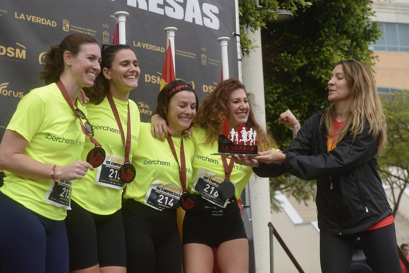 El podio de los participantes en la Carrera de Empresas de Murcia 2023