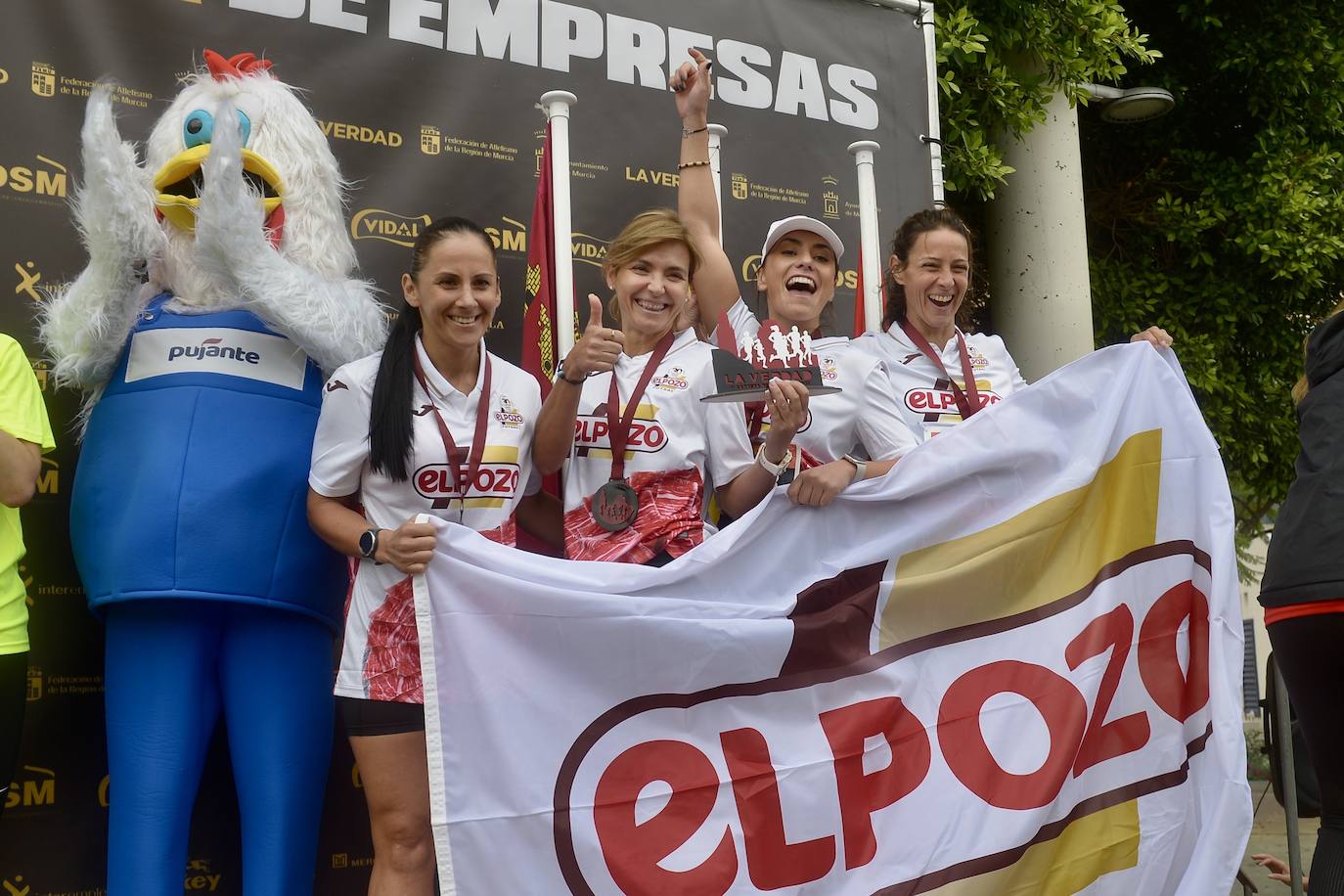 El podio de los participantes en la Carrera de Empresas de Murcia 2023