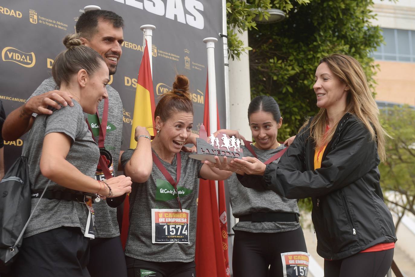 El podio de los participantes en la Carrera de Empresas de Murcia 2023