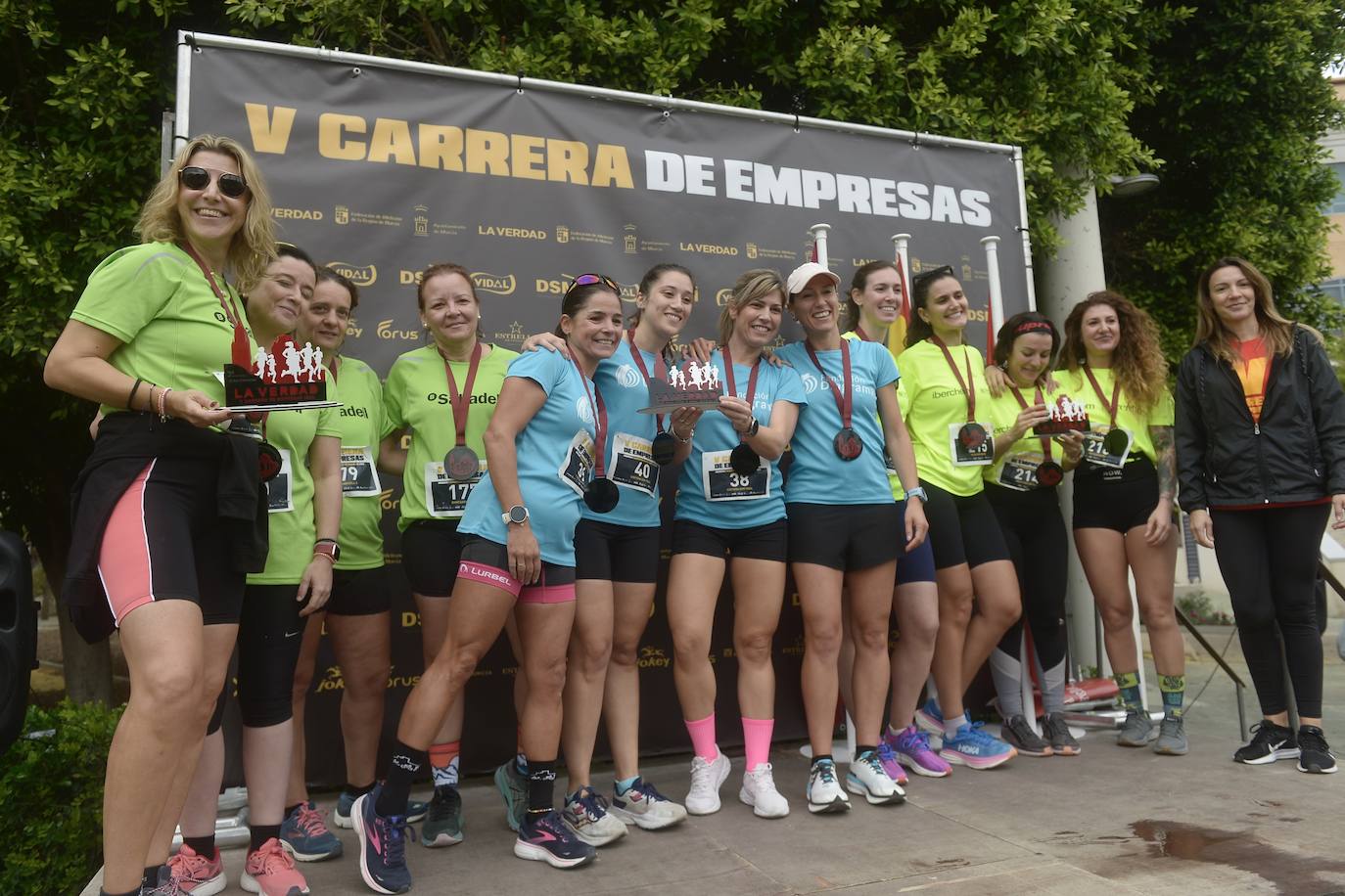 El podio de los participantes en la Carrera de Empresas de Murcia 2023