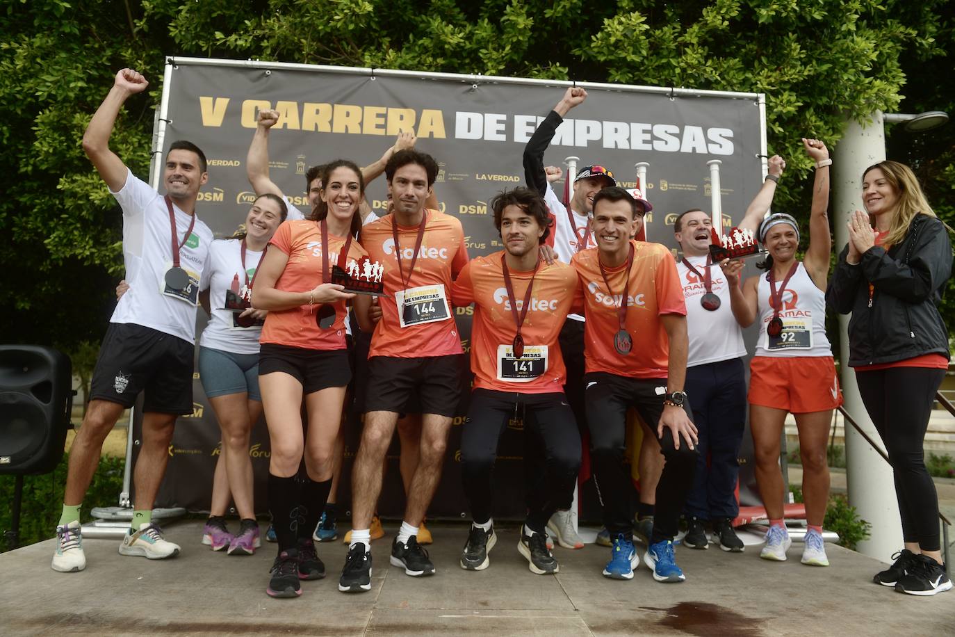 El podio de los participantes en la Carrera de Empresas de Murcia 2023