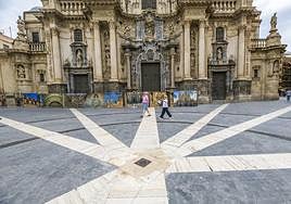 Baldosas para facilitar los desplazamientos a personas invidentes.