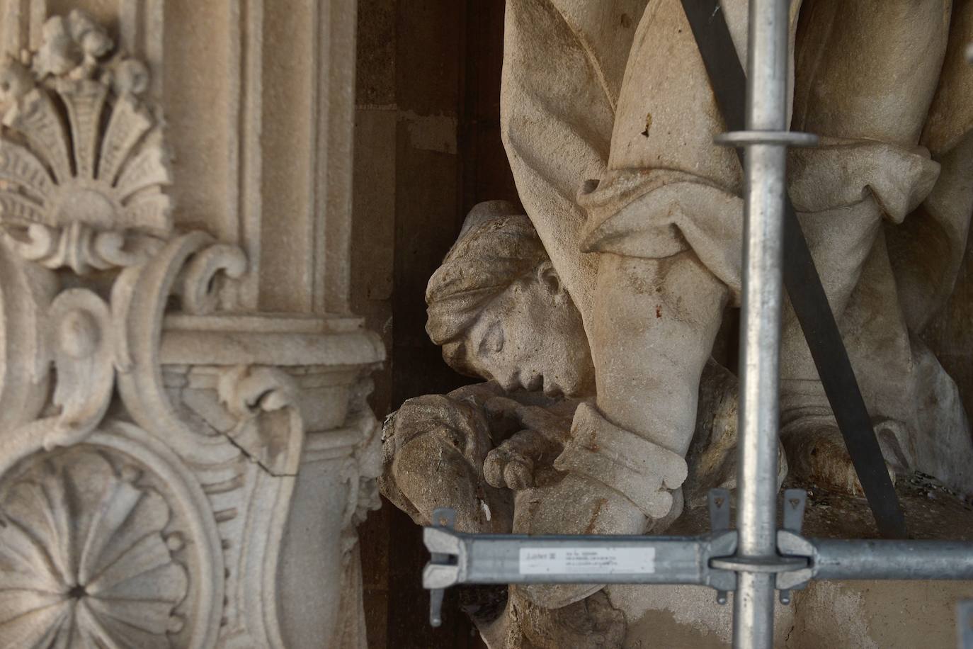 La visita a la fachada de la Catedral de Murcia, en imágenes