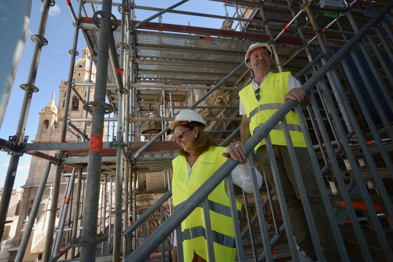 La visita a la fachada de la Catedral de Murcia, en imágenes