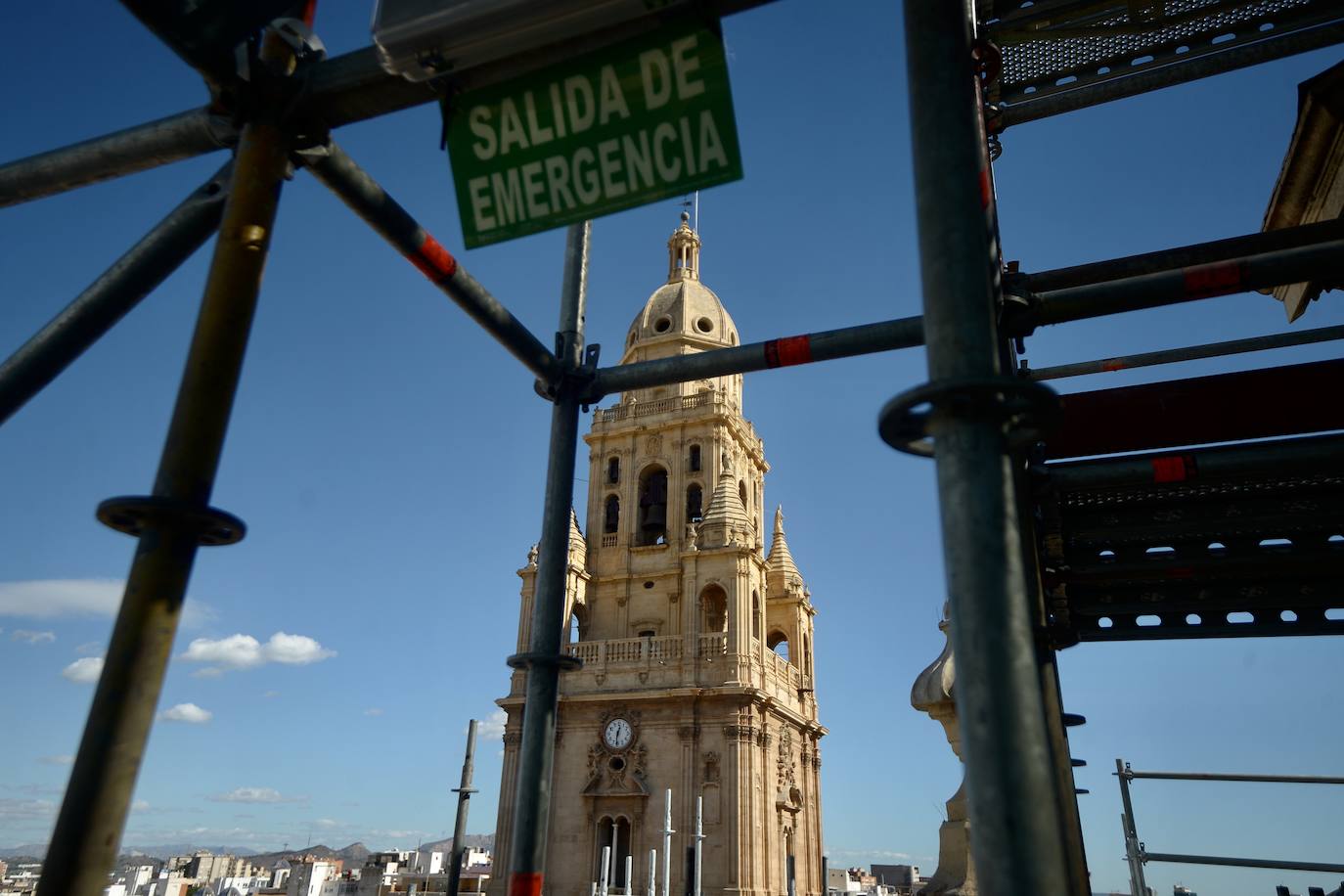 La visita a la fachada de la Catedral de Murcia, en imágenes