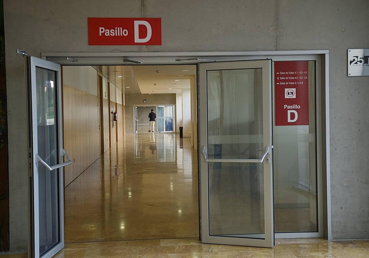 Un pasillo de la Ciudad de la Justicia de Murcia, en una imaen de archivo.