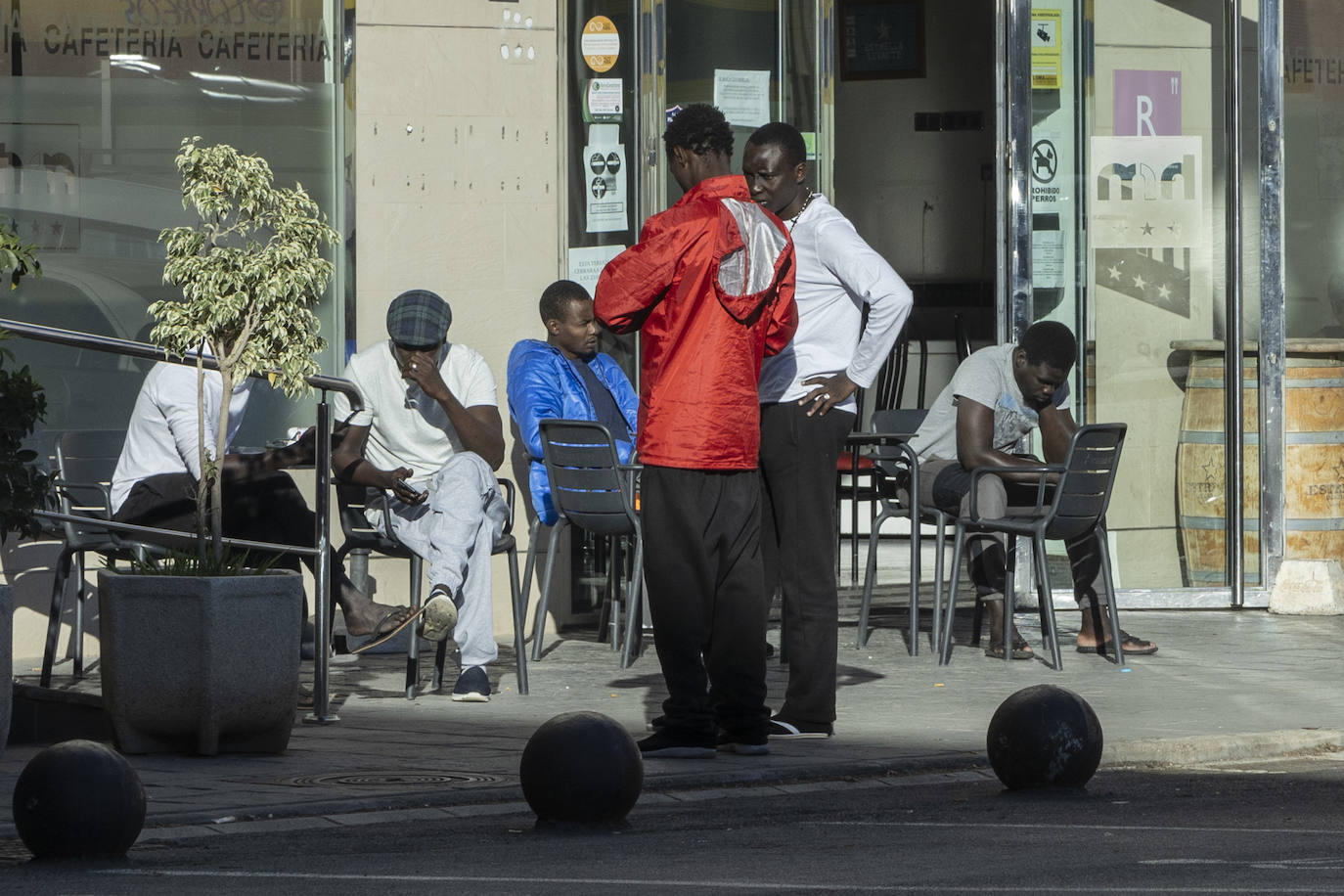 Inmigrantes en Cartagena trasladados desde Canarias, en imágenes