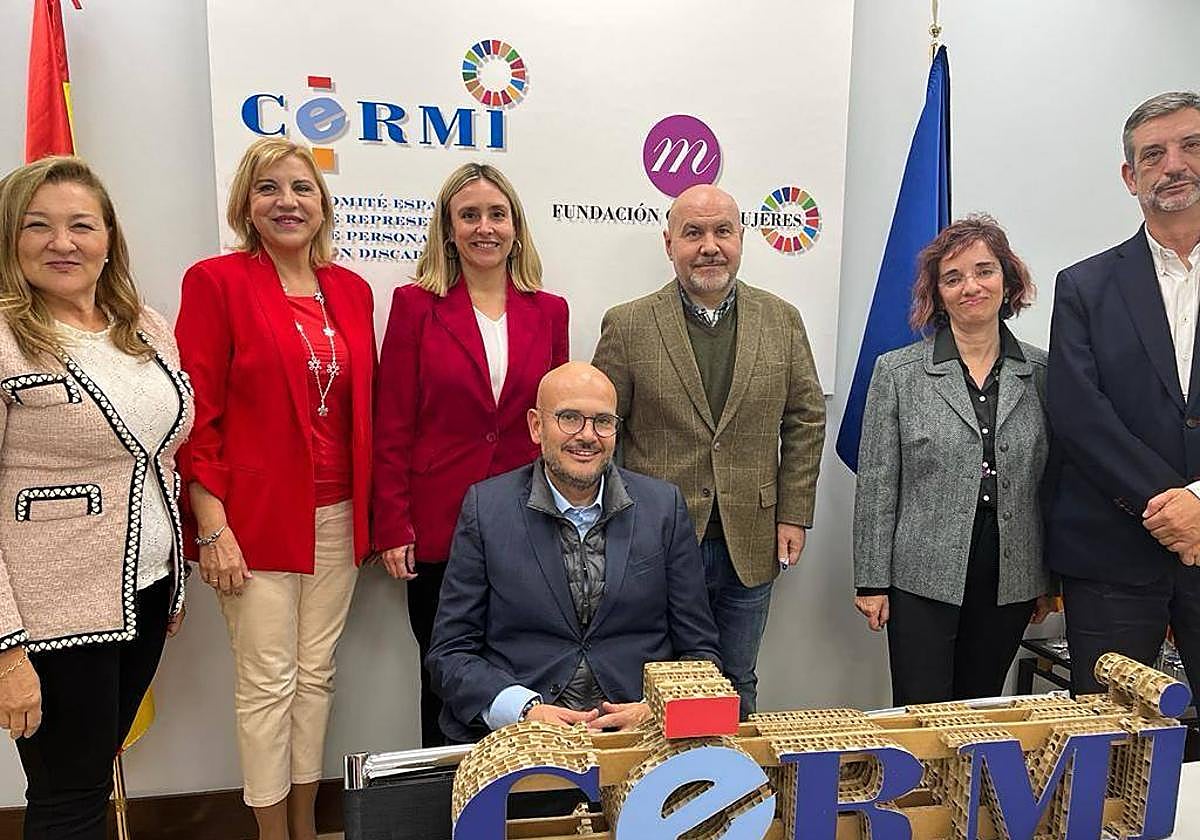 La consejera de Política Social, Familias e Igualdad, Conchita Ruiz, durante la reunión mantenida en la sede estatal del CERMI.