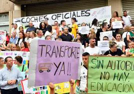 Imagen de archivo de una protesta por la falta de transporte escolar.