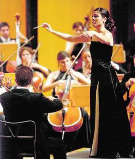 uA la batuta.La directora de orquesta Virgina Martínez (Molina de Segura, 1979).