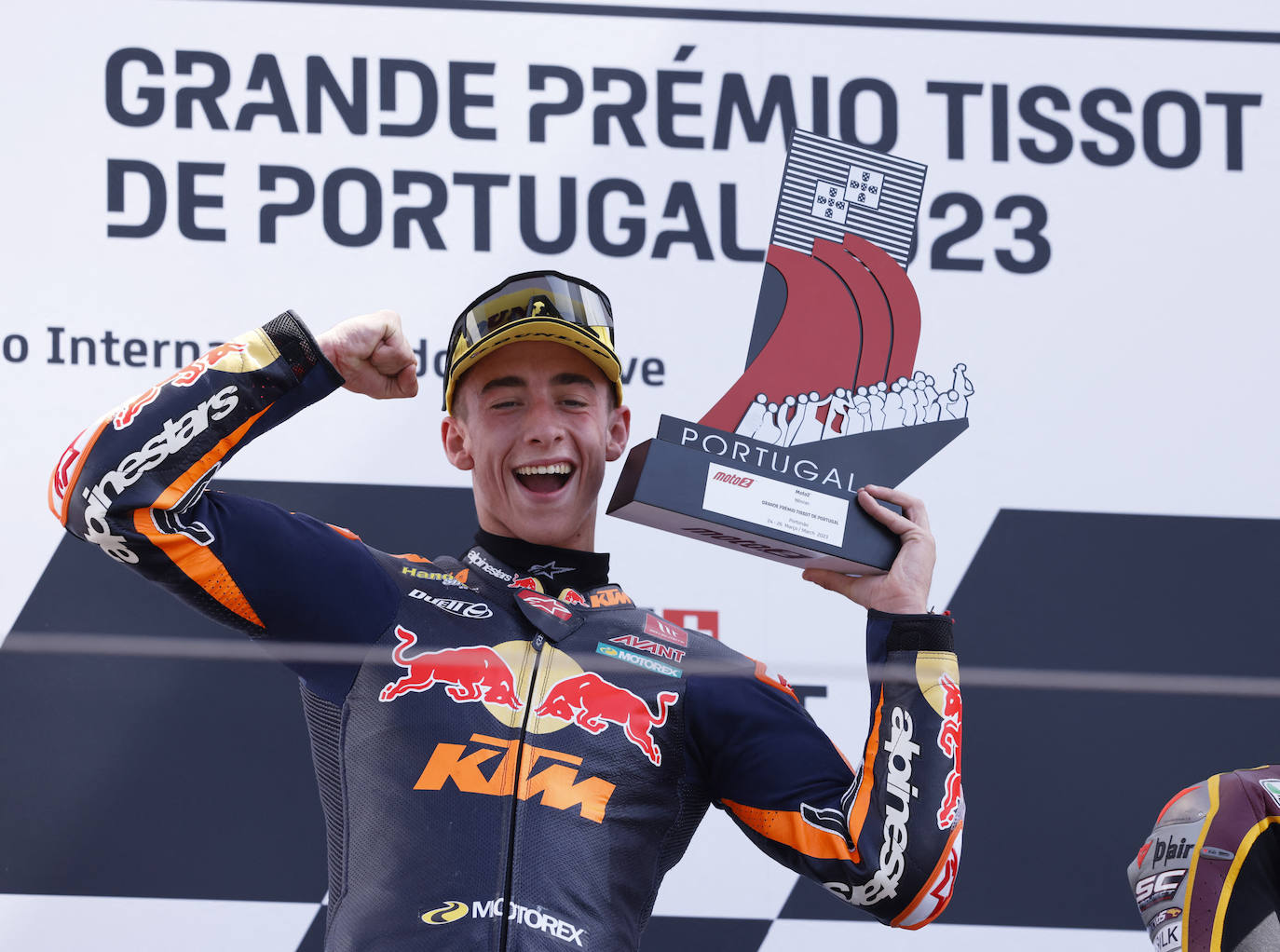 El inicio de 2023 siguió la misma senda victoriosa. Acosta empezó la temporada con una victoria en Portugal, donde también consiguió la vuelta rápida.