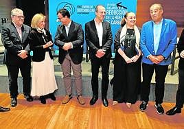 Juan Antonio López, Juan José Alarcón, Arantxa López, Ramón Gómez, J. J. Brotons, María Cruz Ferreira, Miguel Sánchez y Manuel Quijada, ayer, durante el encuentro de LA VERDAD.