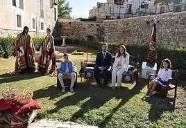 Javier Ramírez, Andrés Navarro, Guillermina Andújar y Elena Ramírez en los jardines del Museo de la Fiesta.
