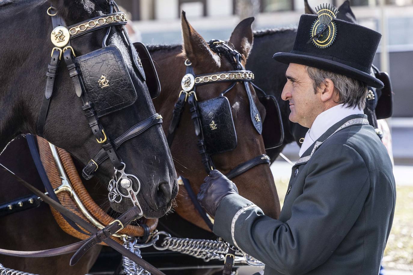 Enganches y carros de época cautivan en el Muelle de Cartagena