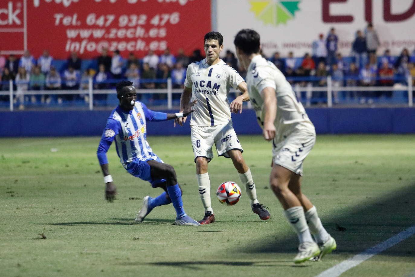 Las imágenes del Águilas-UCAM Murcia (1-0)