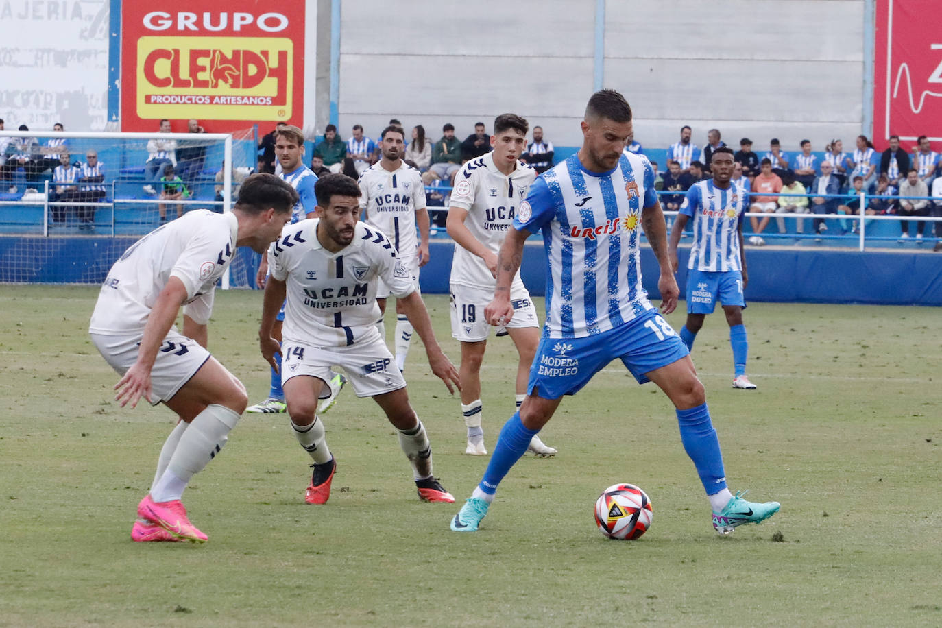Las imágenes del Águilas-UCAM Murcia (1-0)
