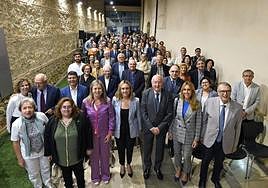 Foto de familia del acto de reconocimiento de las asociaciones beneficiadas en la 'Convocatoria de Ayudas de Acción Social 2023'.