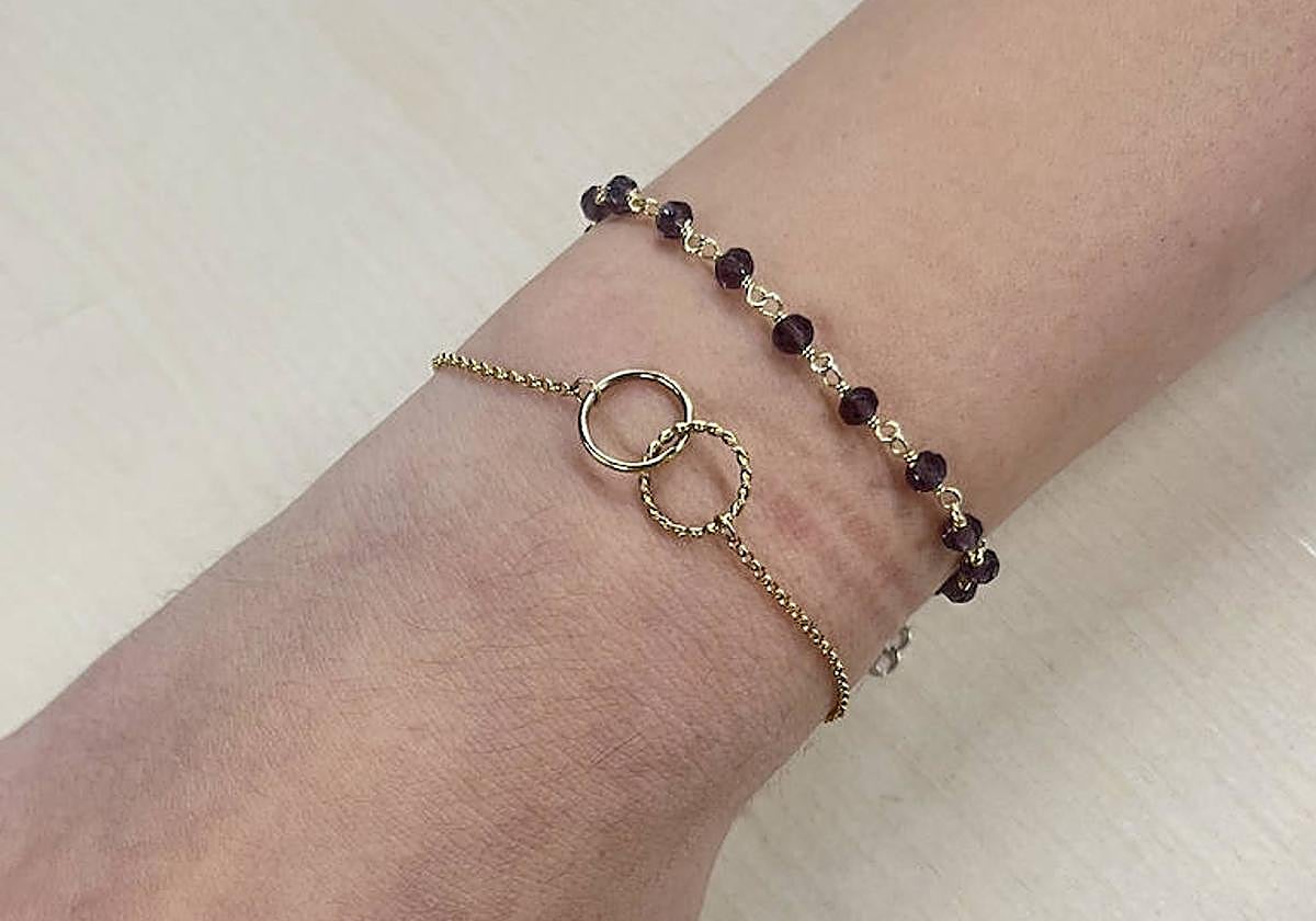 Una imagen de unas pulseras.