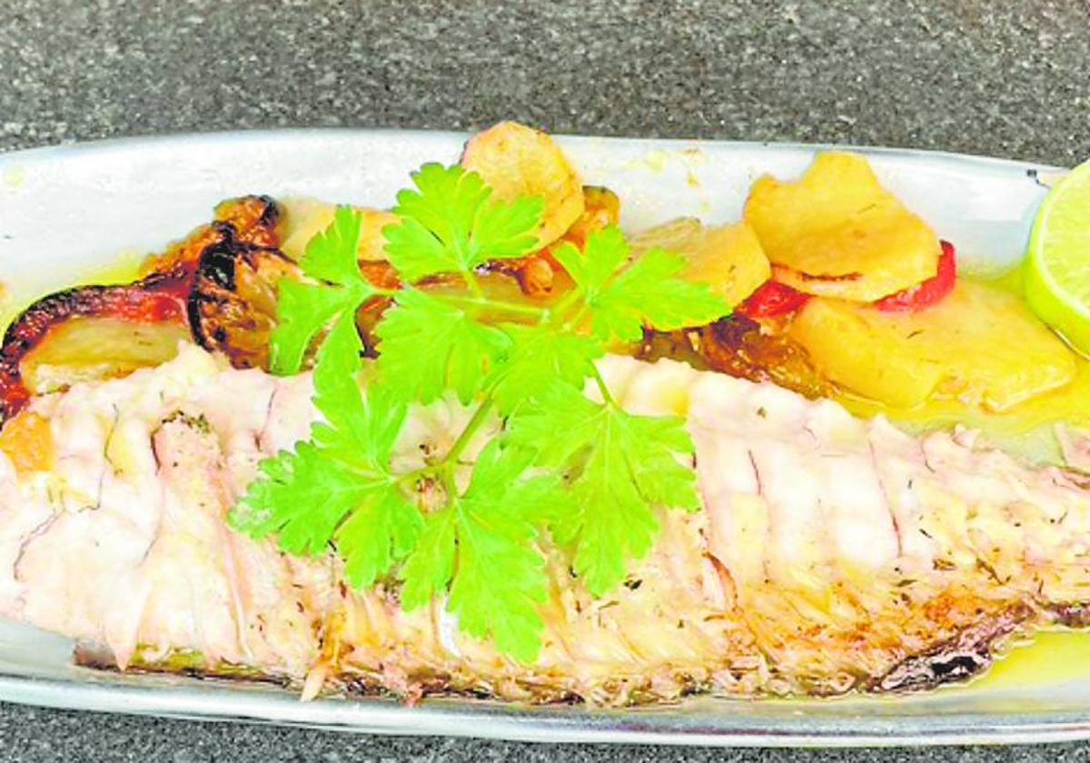 Pargo con patatas al ajo cabañil