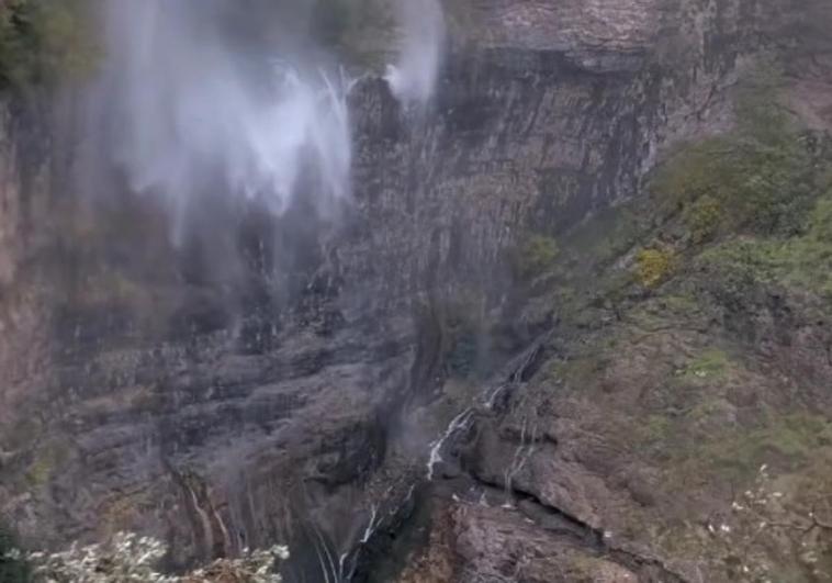 La cascada del nacimiento del río Mundo, este jueves