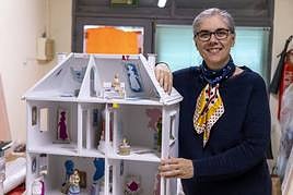 Un mundo de fantasías creíbles. La artista Virginia Bernal. en su estudio en Cartagena esta semana.