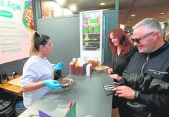 Boles de açai y frutas y kombucha 