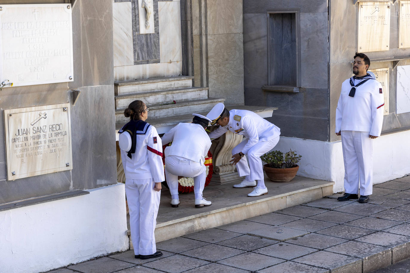 La Armada celebra el el día de los Fieles Difuntos en Cartagena
