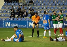 Toni Gil, meta local, se lamenta, tras un gol del Alavés, anoche.