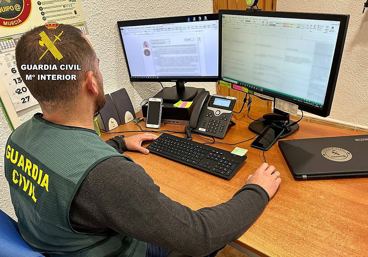 Los equipos Arroba de la Guardia Civil investigan el ciberfraude
